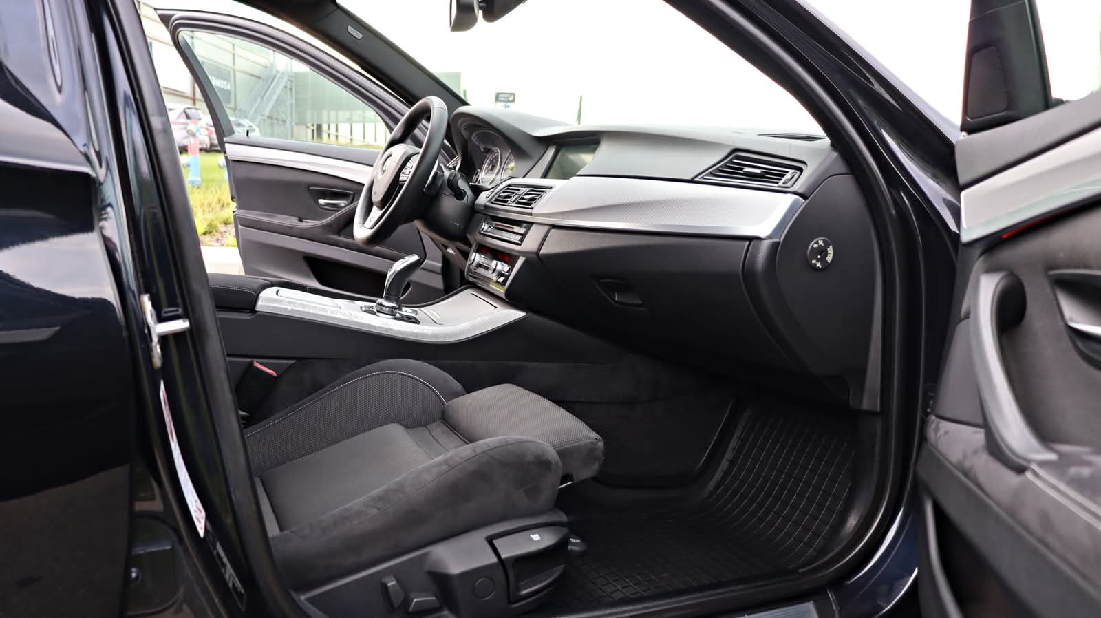 BMW 520D Limuzina M Sport 184 CP Steptronic - poza 15