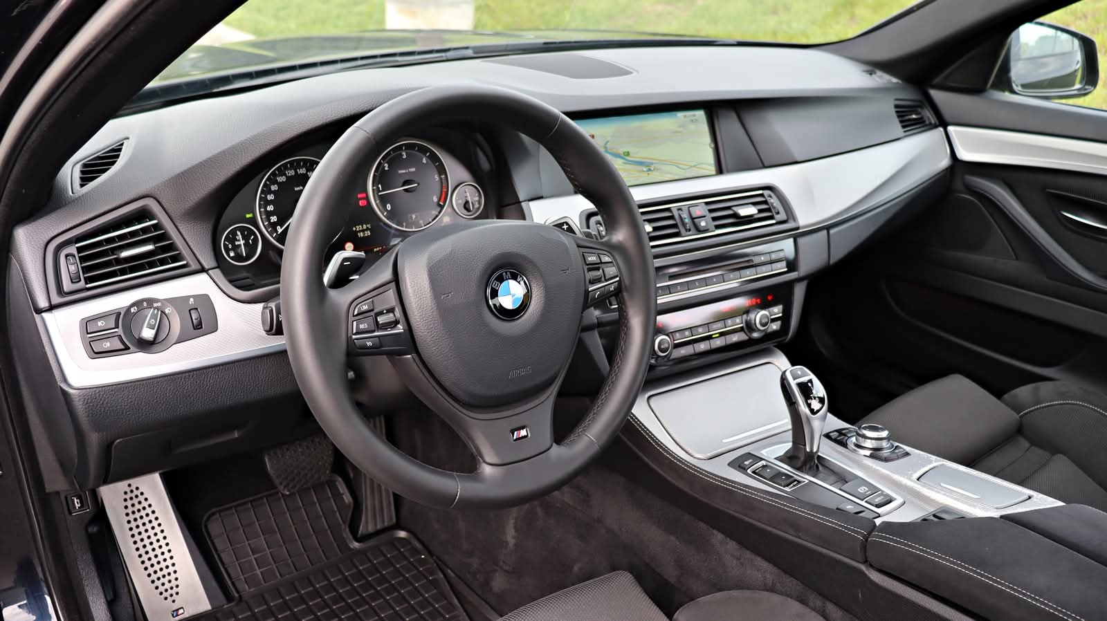 BMW 520D Limuzina M Sport 184 CP Steptronic - poza 16