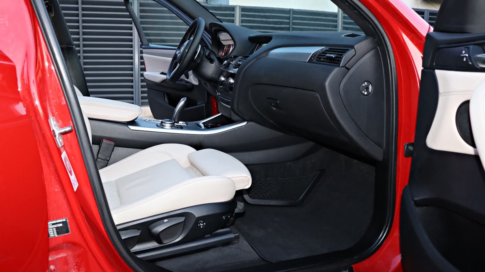 BMW X4 F26 2.0D 190 CP xDrive M Sport - poza 16