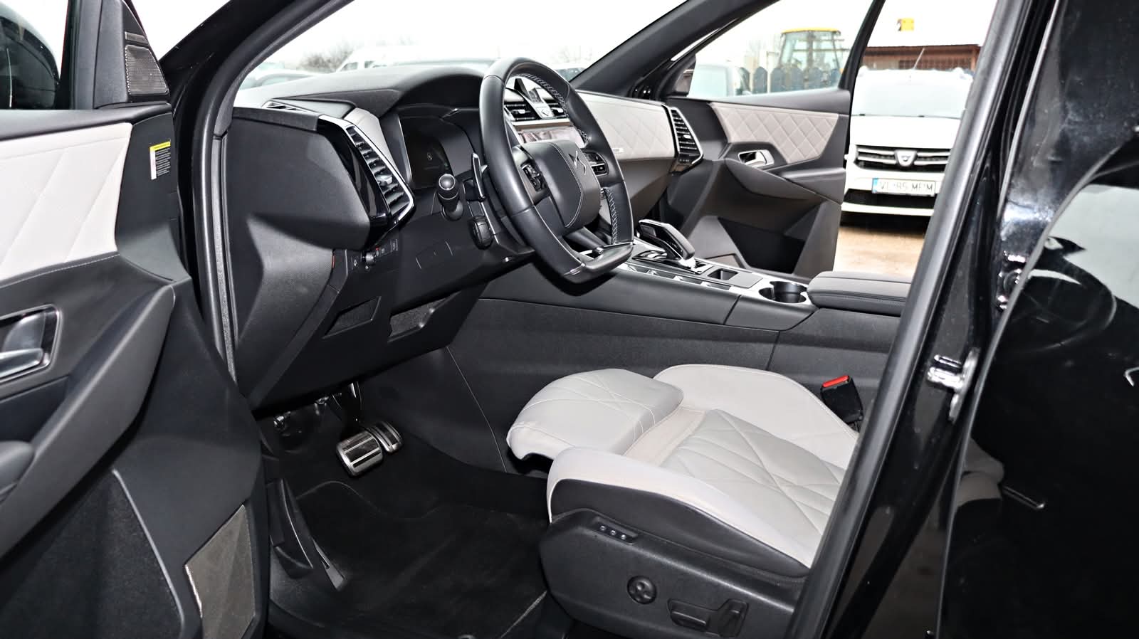 DS 7 Crossback 1.6 PureTech 225 CP Plug-in Hybrid - poza 12