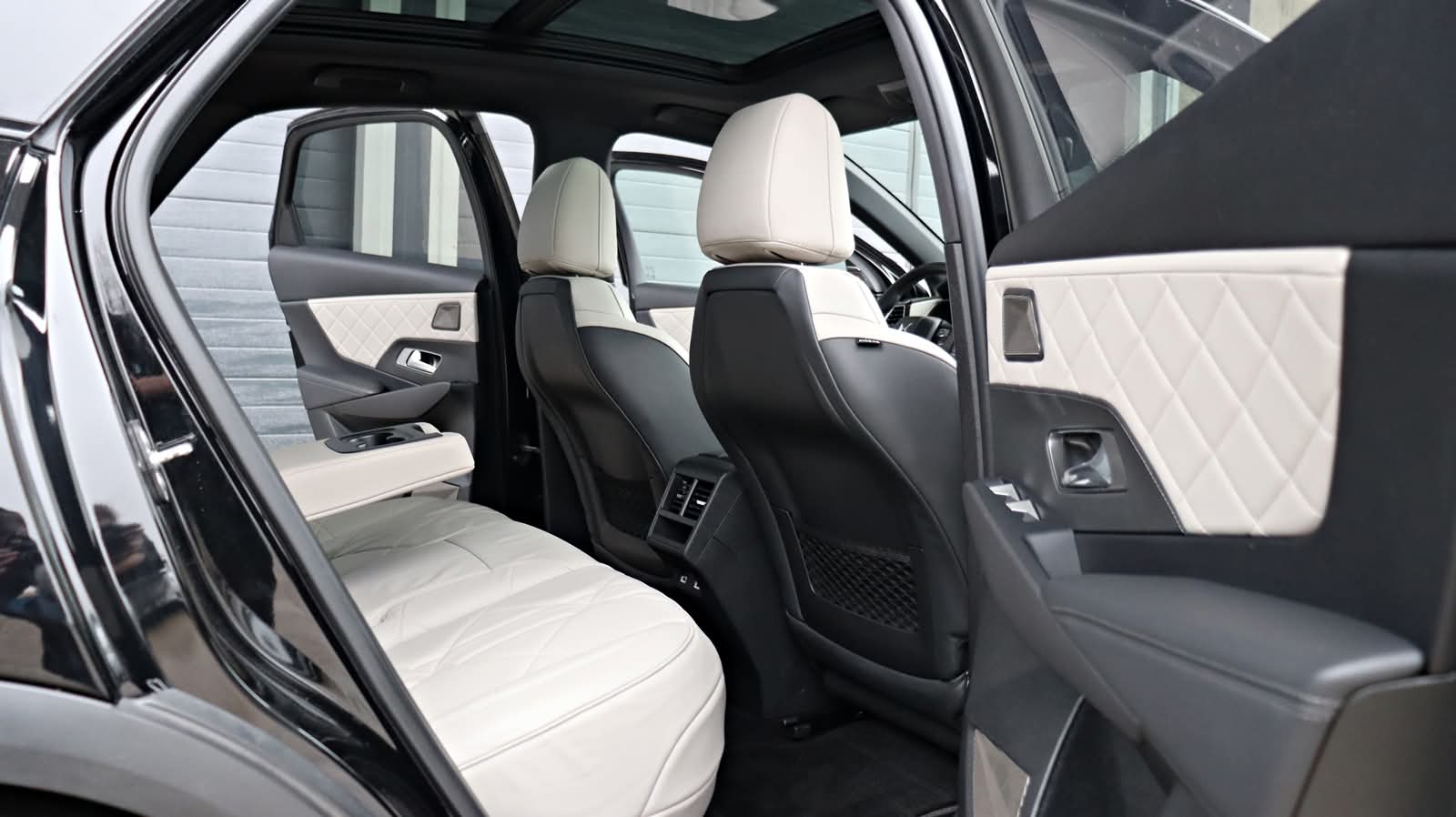 DS 7 Crossback 1.6 PureTech 225 CP Plug-in Hybrid - poza 14